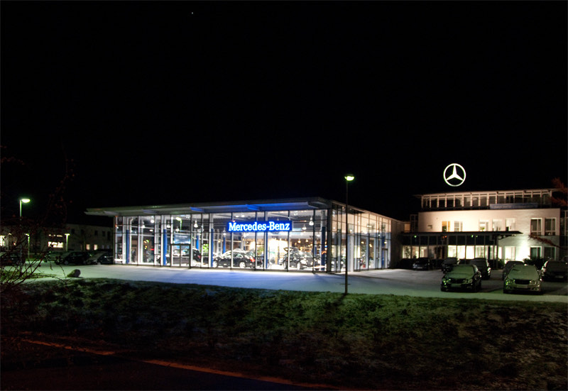 Mercedes Schwerin bei Nacht – Ansicht 1